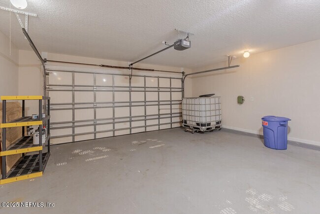 Building Photo - 2039 Navaho Ave
