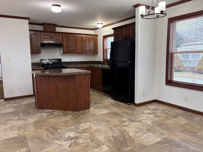 Building Photo - 324 Spring Park Dr