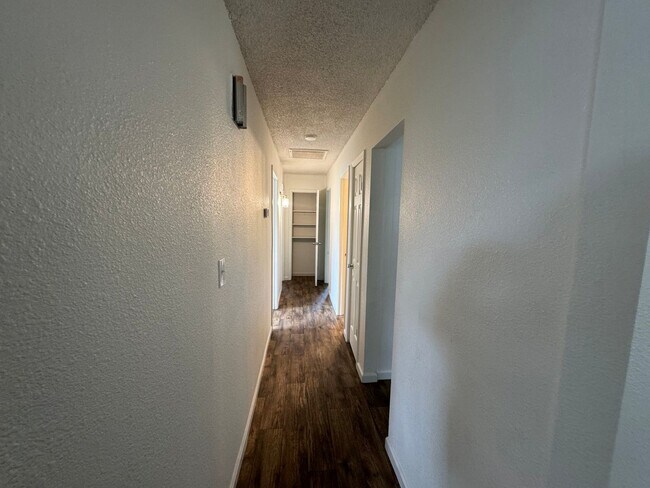 Building Photo - 4 bed 2 bath in Merced available now