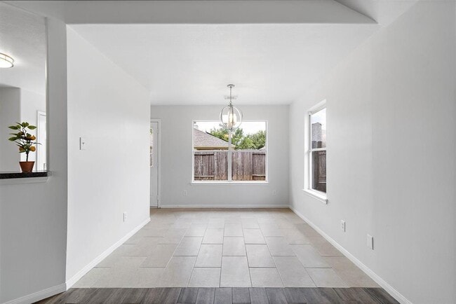 Building Photo - 25118 Clover Ranch Dr