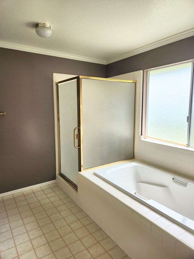 Building Photo - "Must See" House in Oakmont w/beautiful vi...
