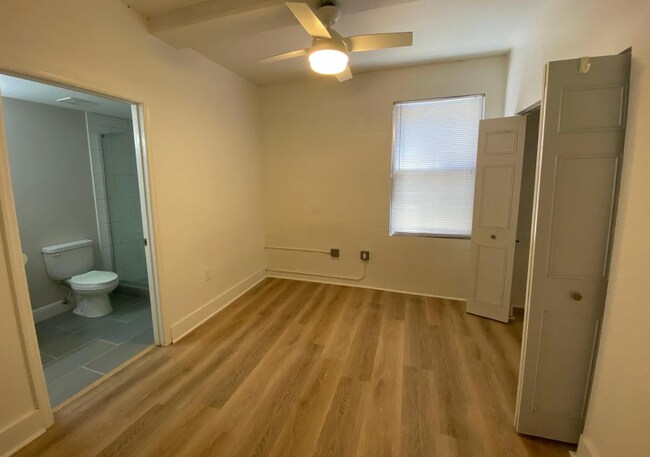 Building Photo - 2515 SW 35th Pl