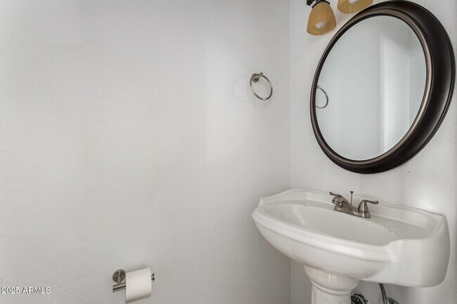 Building Photo - 15604 E Mustang Dr