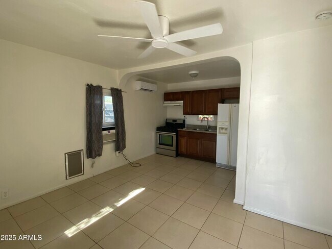 Building Photo - 3810 N 9th Pl