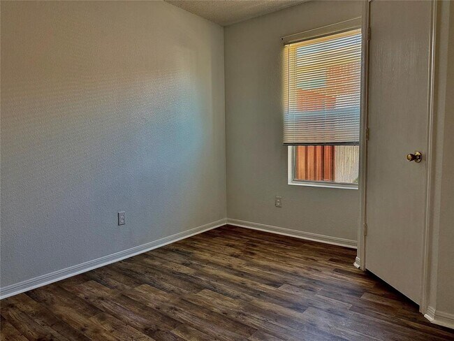 Building Photo - 4302 Janelle Dr