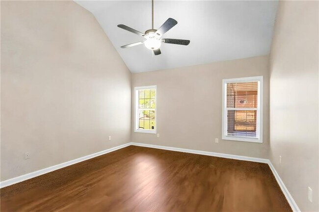 Building Photo - 125 York Ln