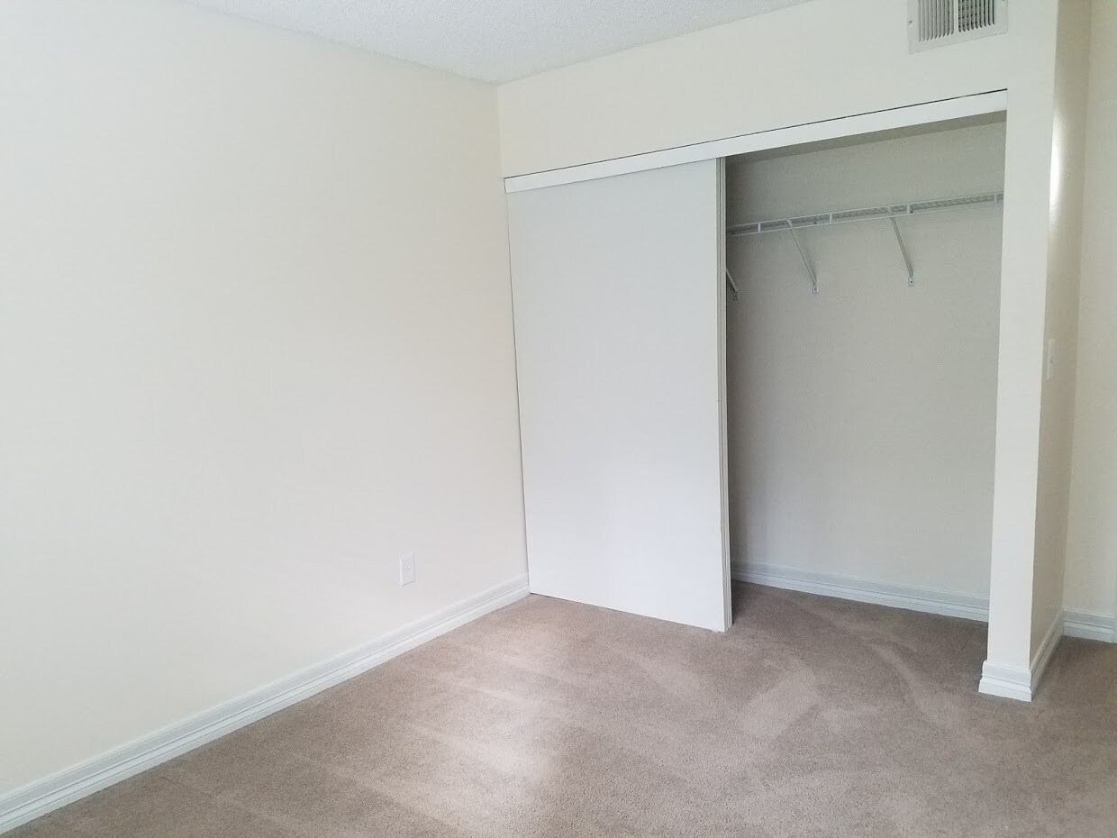 Building Photo - 1872 S Pitkin Cir