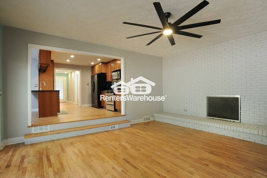 Building Photo - 1704 Belle Isle Cir NE