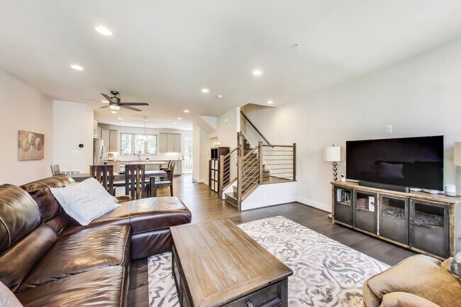 Building Photo - Stunning Contemporary Townhome - 4 Bedroom...