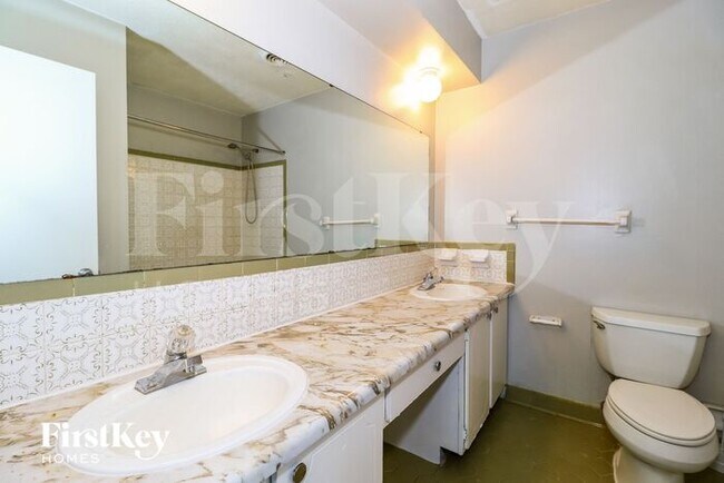 Building Photo - 2082 Leichester Ln