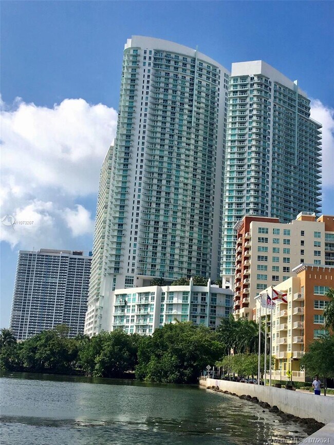 Primary Photo - 1900 N Bayshore Dr