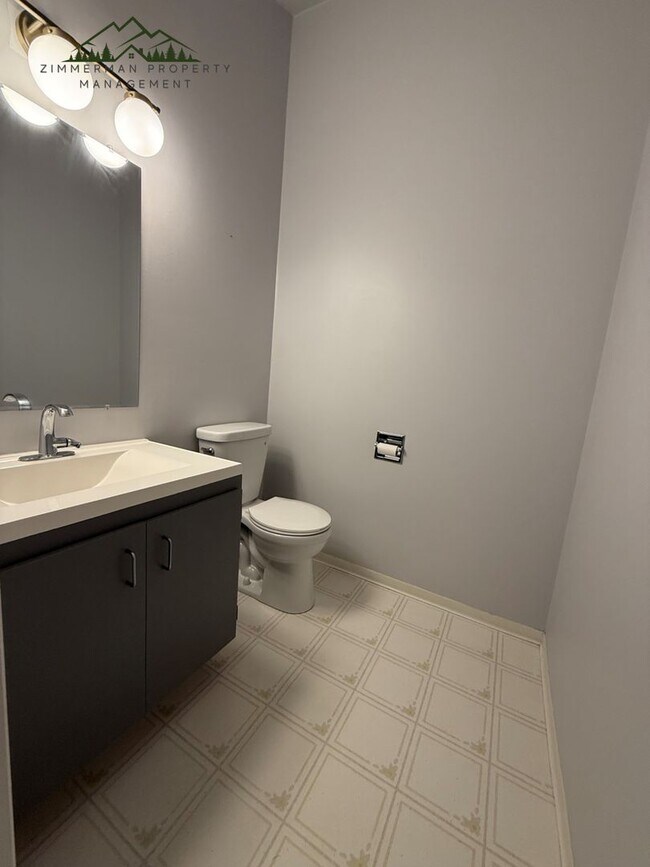 Building Photo - 1808 E 28th Ave