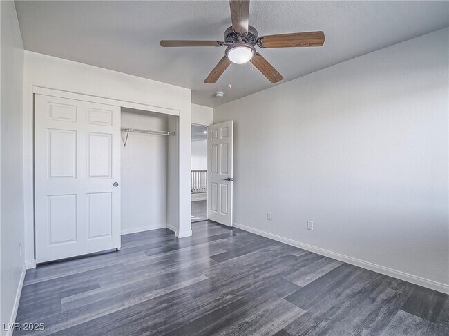 Building Photo - 10898 Carberry Hill St