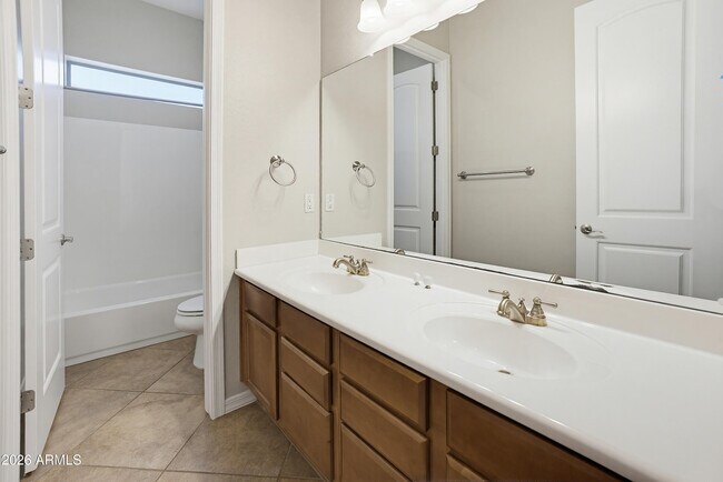 Building Photo - 1735 W Aloe Vera Dr