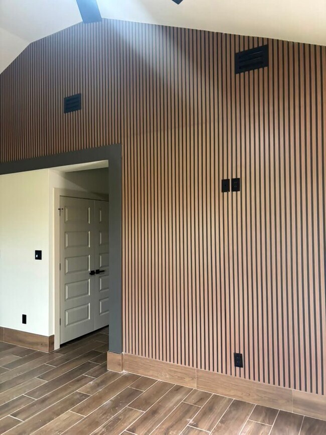 Building Photo - 504 Faith Dr