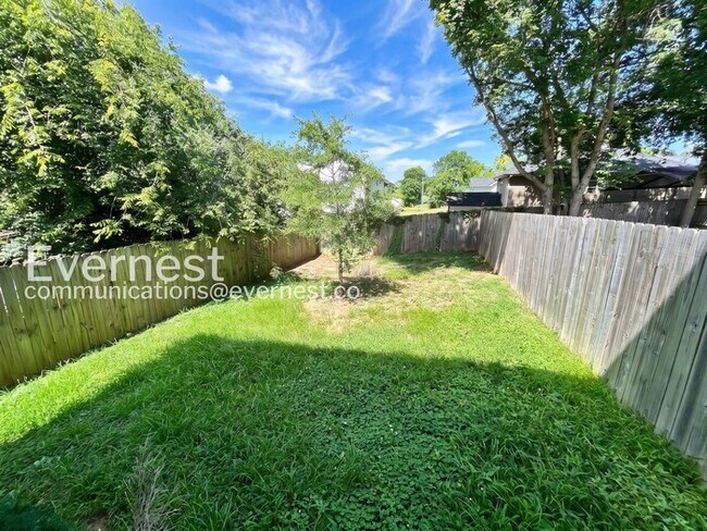 Building Photo - Spacious 3-Bedroom Home in a Family-Friendly Community / Pet Friendly / Available Now!/