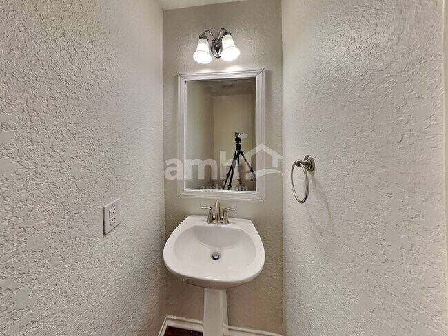 Building Photo - 715 Rodeo Ranch