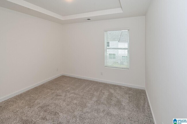 Building Photo - 136 The Heights Dr