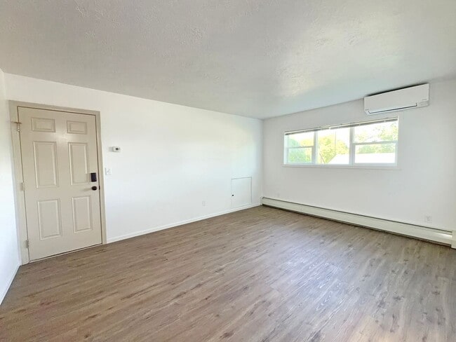 Building Photo - 601 6th Ave SW