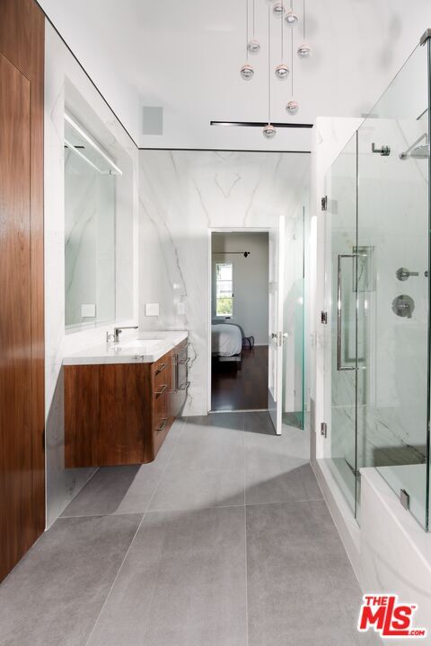 Building Photo - 1302 N Sweetzer Ave