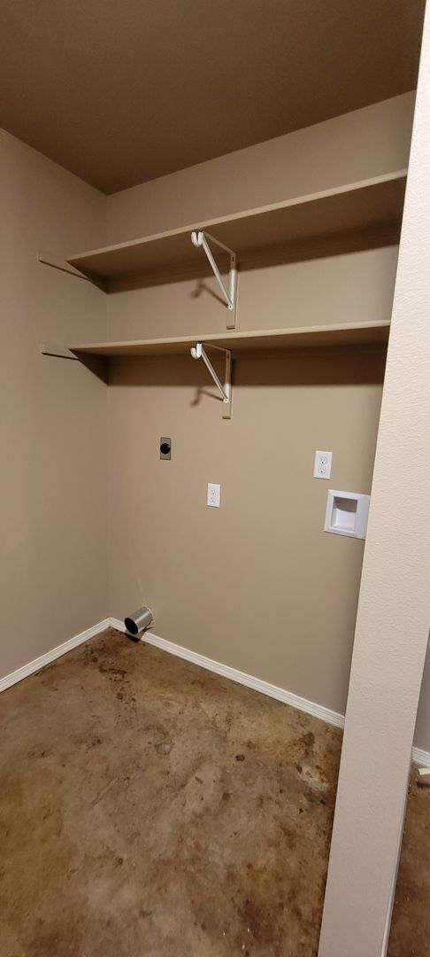 Building Photo - Newer Construction 2 bed/1 bath