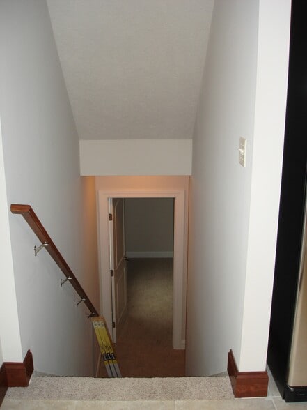 Building Photo - 975 Sautter Dr