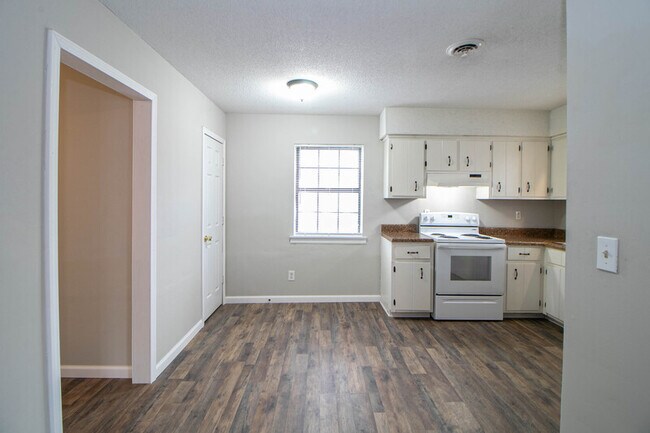 Building Photo - 14-414 Thompsonville Ln