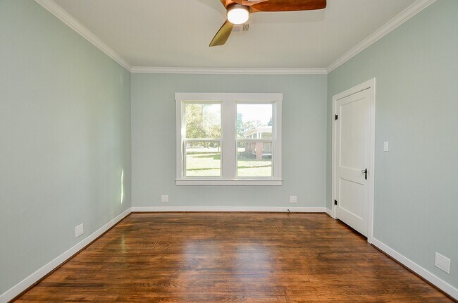 Building Photo - 803 Austin St