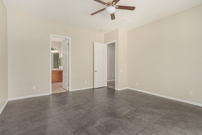 Building Photo - Anthem Highlands home with energy saving u...