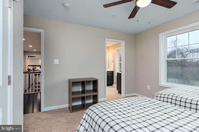 Building Photo - 1201 Regal Ln