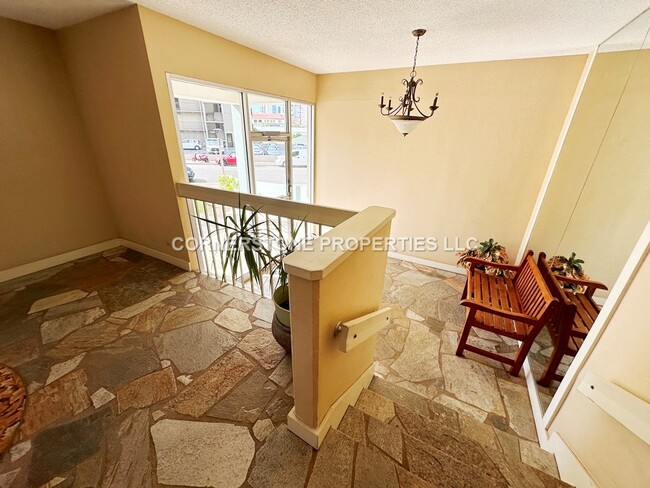 Building Photo - 710 Lunalilo St