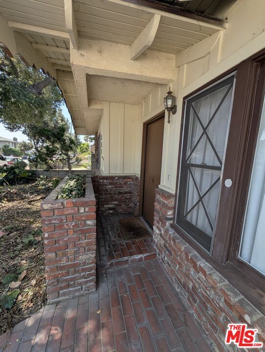 Building Photo - 307 N Curtis Ave