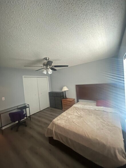 Primary Photo - 5326 Whiteway Dr