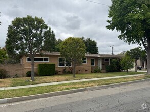 Building Photo - Newly Renovated 4 Bedroom 2 Bath home, wit...