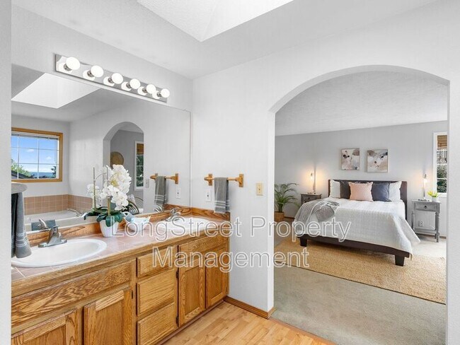 Building Photo - 15926 SW Hampshire Terrace