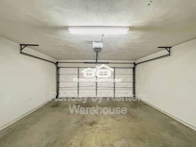 Building Photo - 527 W 20th St
