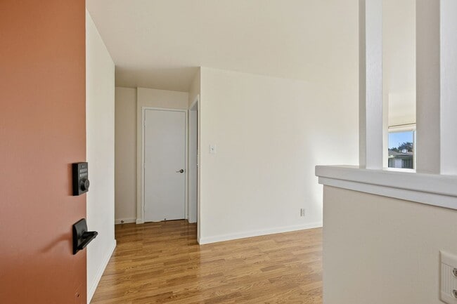 Building Photo - Spacious Three Bedroom Home in Forest Knol...