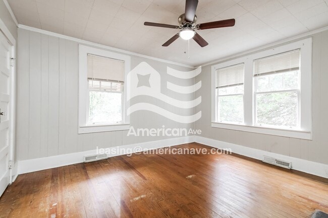 Building Photo - 4213 Ridgewood Ave