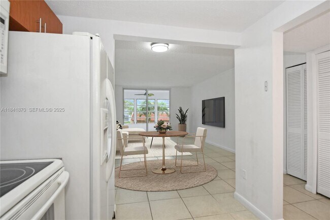 Building Photo - 6650 Royal Palm Blvd