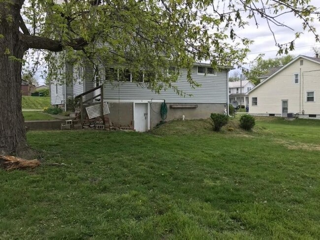 Building Photo - 3 bedrooms 2 baths