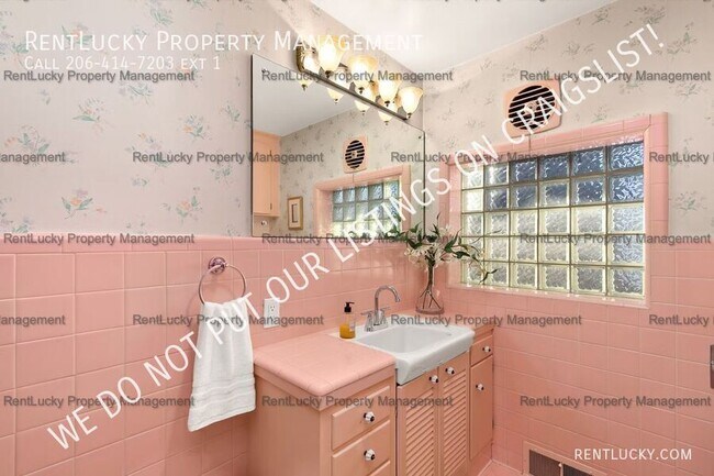 Building Photo - 4327 30th Ave W