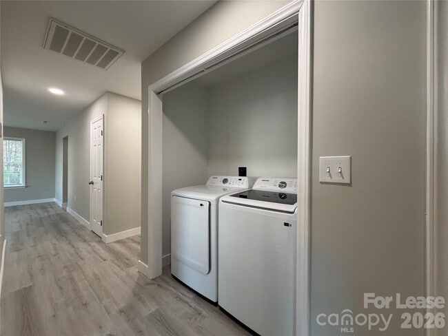 Building Photo - 3134 Rainbow Ridge Dr