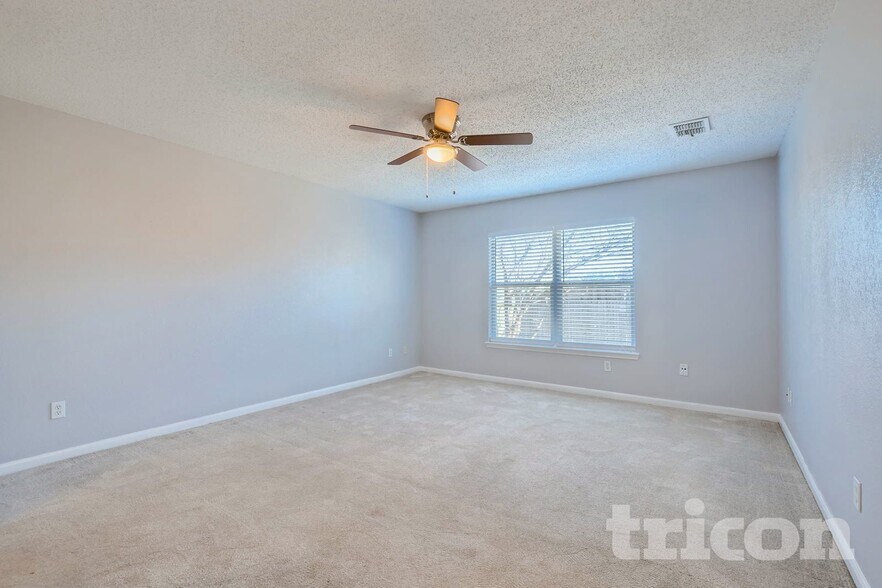 Building Photo - 1204 Crabtree Ct