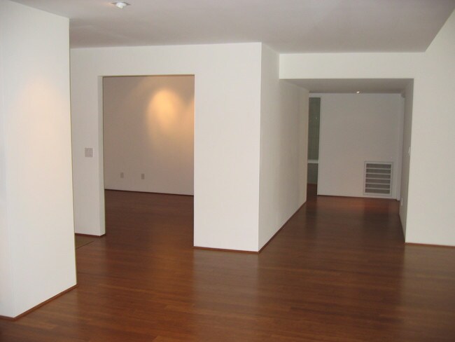 Building Photo - 4823 N 35th Pl