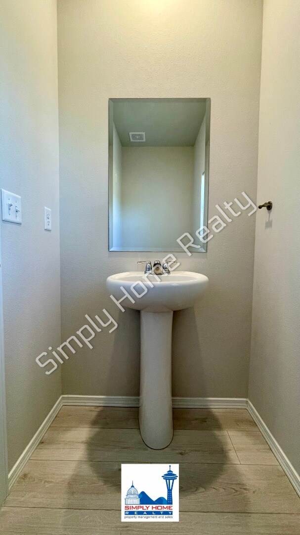 Building Photo - Step Inside to a Townhome Made for Easy Living!