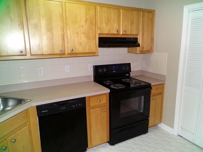 Building Photo - 244 Meadowview Dr