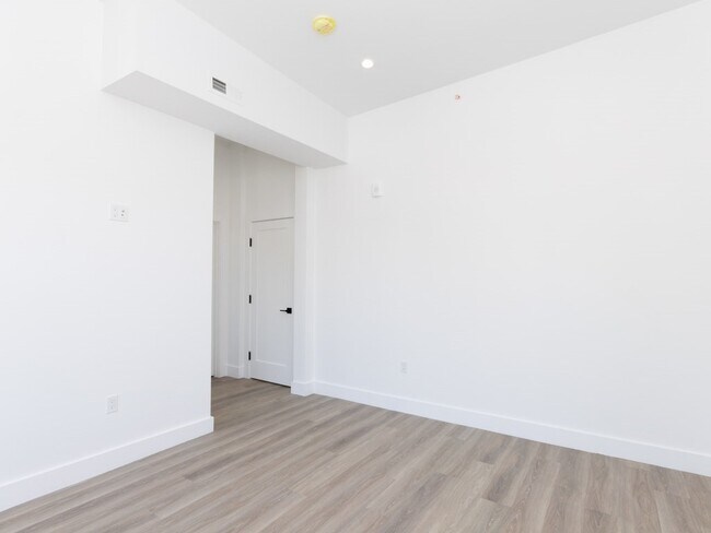 Building Photo - 625 Dorchester Ave