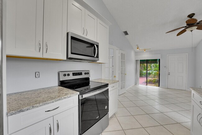 Building Photo - 6565 Las Flores Dr