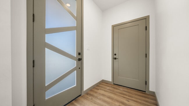 Building Photo - 367 Toms Cyn Dr