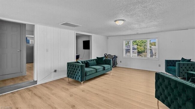 Building Photo - 1404 Denim Rd